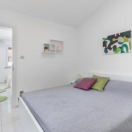Apartment Betty Барбарига Екстериор снимка