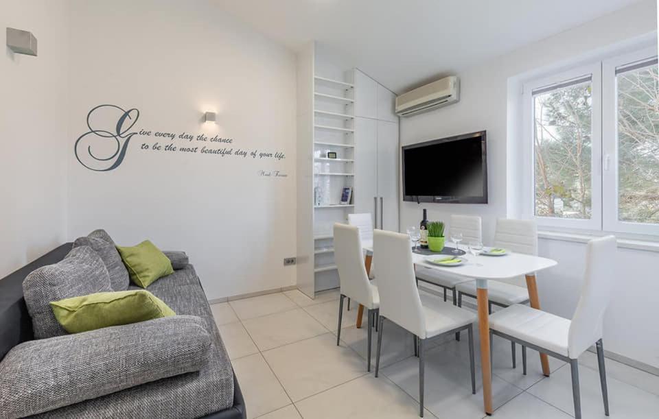 Apartment Betty Барбарига Екстериор снимка