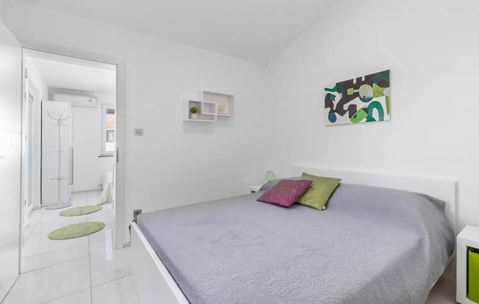 Apartment Betty Барбарига Екстериор снимка